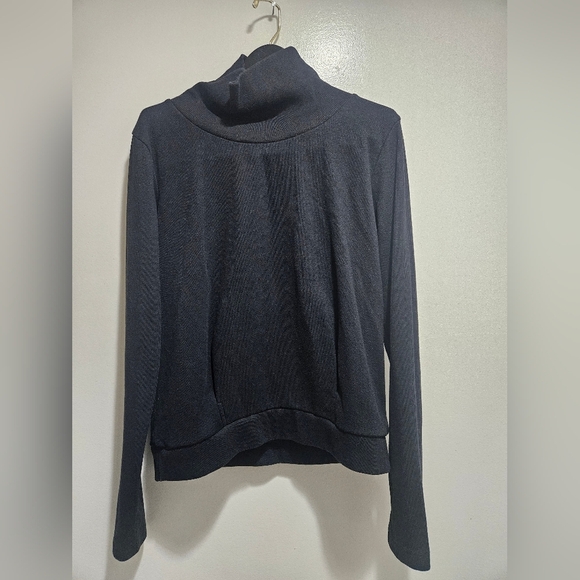ALO Yoga Sweaters - Alo Yoga-Women's Black Sweater Size M Turtle Neck.